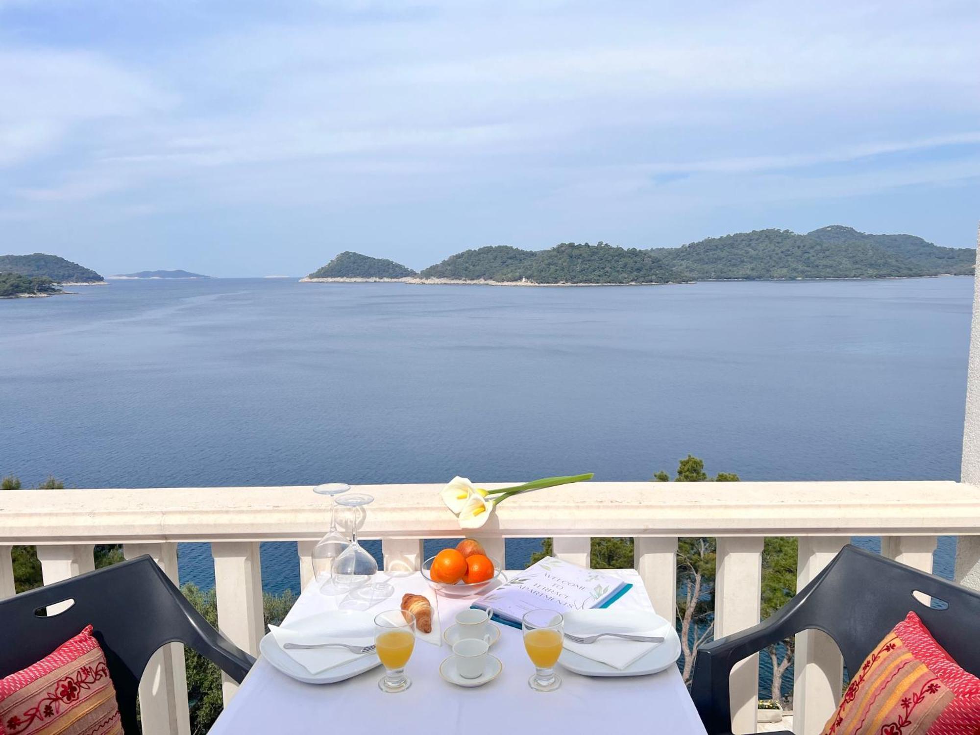 Terrace Studios With Panoramic Seaview Убли Экстерьер фото